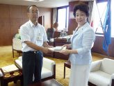 吉村山形県知事に地域住民の願いをお届けしました